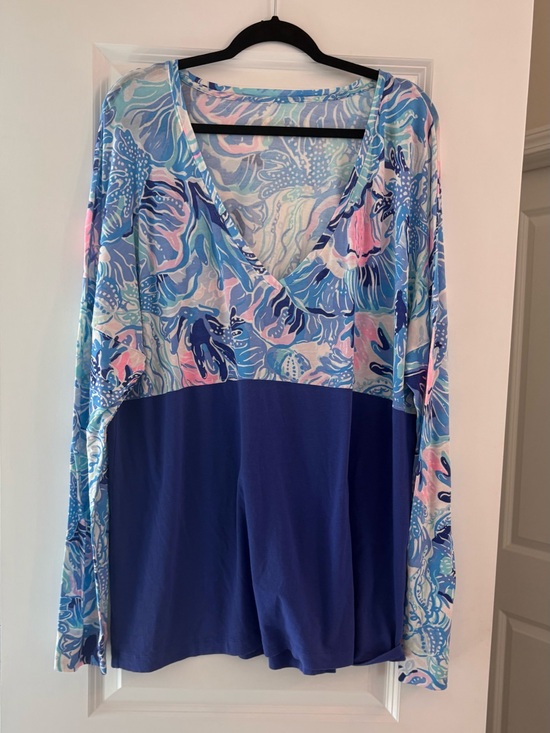 Lilly Pulitzer Tops - Lilly Pulitzer Blue Mix Printed Finn - V-Neck Long Sleeve Top
